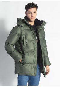 Rains - Kurtka zimowa unisex zielona RAINS BOXY PUFFER PARKA. Okazja: na co dzień. Typ kołnierza: kołnierzyk stójkowy. Kolor: zielony. Materiał: polar, tkanina, puch, nylon, poliester. Sezon: zima. Styl: casual #1