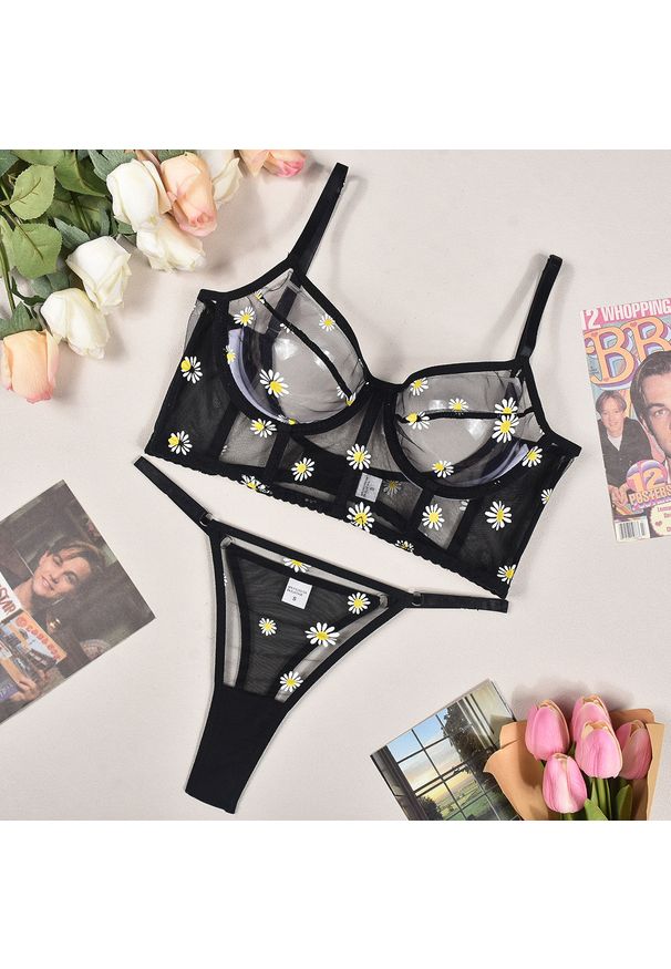 Intica - Komplet bieliźniarski z delikatnym wzorem i szerokimi ramiączkami Jeongeun. Kolor: czarny. Materiał: materiał