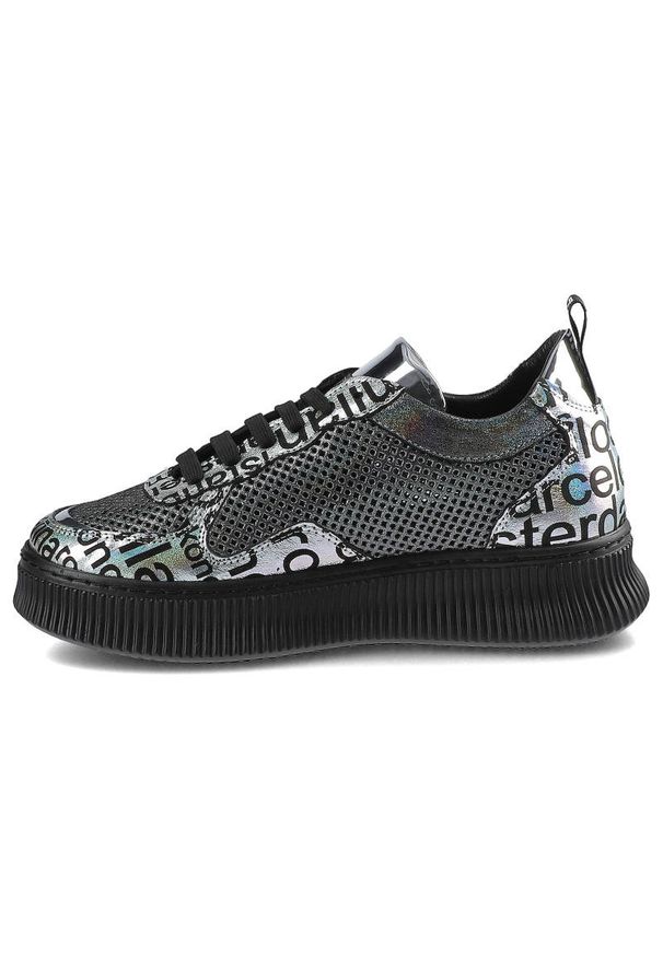 Sneakersy damskie Artiker, z mieszanej cholewki z perforacją sznurowaniem na oczka nadrukowanymi panelami i elastyczną podeszwą, srebrno-czarne, 46C2. Okazja: na co dzień. Kolor: czarny. Materiał: skóra. Szerokość cholewki: normalna. Wzór: ażurowy, nadruk. Obcas: na platformie. Styl: casual, sportowy, elegancki