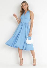 Born2be - Niebieska Rozkloszowana Sukienka z Wiązaniem na Szyi Nosalae. Kolor: niebieski. Typ sukienki: kopertowe