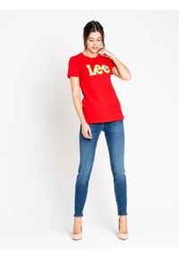 Lee - LEE LOGO TEE DAMSKI T-SHIRT KOSZULKA Z KRÓTKIM REKAWEM BRIGHT RED L43EEPEF. Długość: krótkie #3