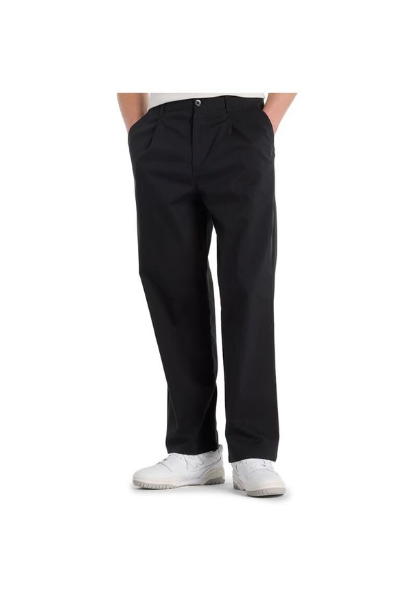 Spodnie męskie New Balance MP51563BK - czarne. Kolor: czarny. Materiał: bawełna, nylon, dresówka, materiał