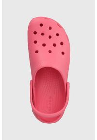 Crocs klapki Classic Platform Clog damskie kolor różowy na platformie 206750. Nosek buta: okrągły. Kolor: różowy. Materiał: materiał. Wzór: gładki. Obcas: na platformie #5