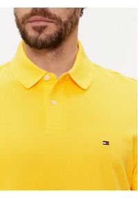 TOMMY HILFIGER - Tommy Hilfiger Polo 1985 MW0MW17770 Żółty Regular Fit. Typ kołnierza: polo. Kolor: żółty. Materiał: bawełna