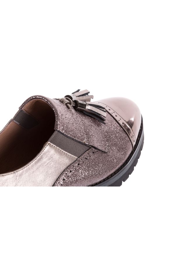 Półbuty Bayla-018 1922-X20 Pewter, Srebrny, Skóra naturalna. Okazja: na co dzień. Kolor: srebrny. Materiał: skóra. Szerokość cholewki: normalna. Obcas: na obcasie. Styl: casual, wizytowy. Wysokość obcasa: średni