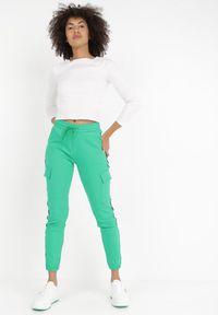 Born2be - Zielone Spodnie Ionomeda. Kolor: zielony. Materiał: tkanina. Wzór: nadruk, jednolity #5