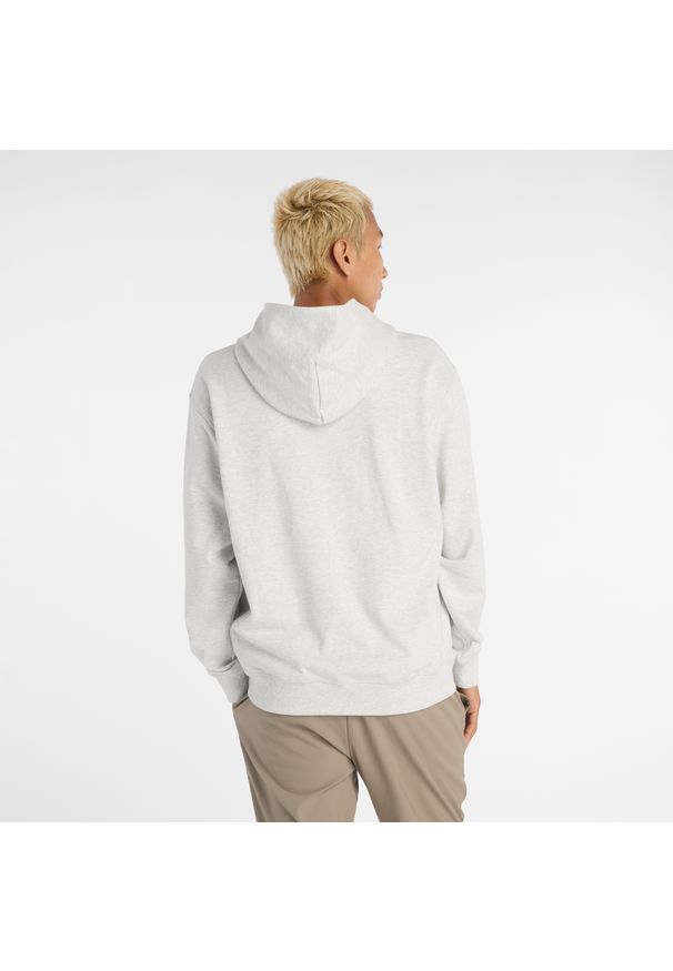 Bluza męska New Balance MT53925AHH – szara. Typ kołnierza: kaptur. Kolor: szary. Materiał: bawełna, dresówka, materiał. Wzór: aplikacja
