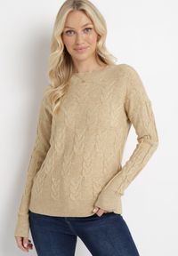 Born2be - Beżowy Sweter o Warkoczowym Splocie z Okrągłym Dekoltem Selinera. Kolor: beżowy. Materiał: dzianina. Wzór: ze splotem. Styl: klasyczny