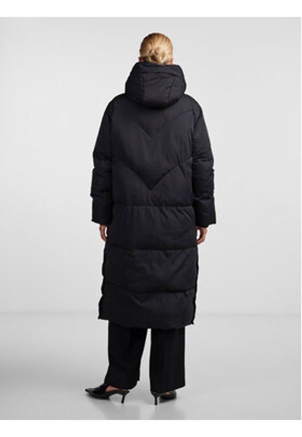 YAS Płaszcz zimowy 26030707 Czarny Regular Fit. Kolor: czarny. Materiał: syntetyk. Sezon: zima