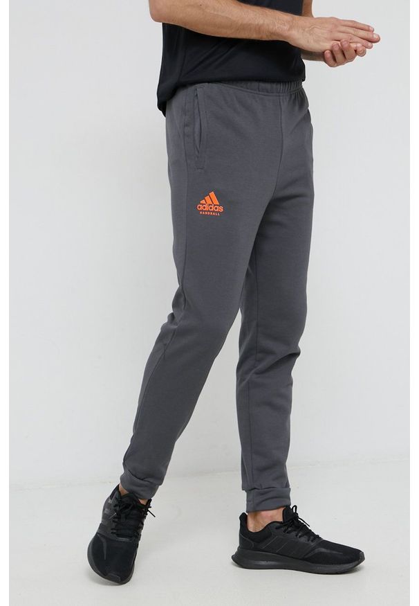 adidas Performance Spodnie męskie kolor szary gładkie. Kolor: szary. Materiał: bawełna, dzianina, materiał. Wzór: gładki