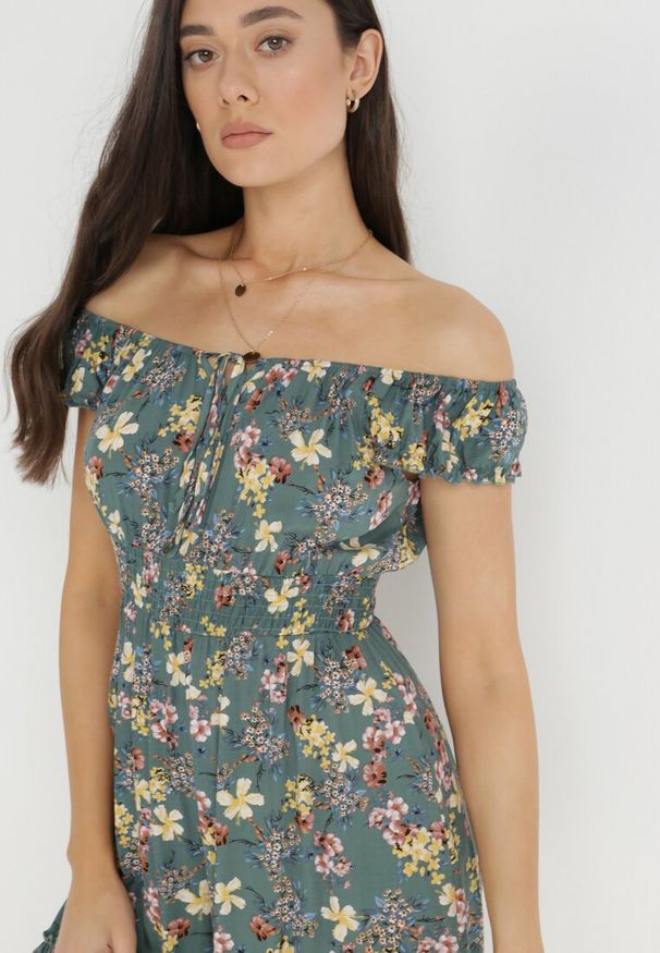 Born2be - Zielony Kombinezon z Wiskozy Fimo. Kolor: zielony. Materiał: wiskoza. Długość rękawa: krótki rękaw. Długość: krótkie. Wzór: aplikacja, kwiaty. Sezon: lato