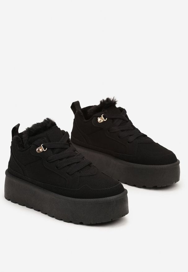 Born2be - Czarne Sneakersy w Stylu Śniegowców z Futerkiem na Platformie Mavione. Nosek buta: okrągły. Zapięcie: sznurówki. Kolor: czarny. Materiał: futro. Sezon: zima. Obcas: na platformie. Wysokość obcasa: niski
