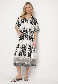 Born2be - Biała Sukienka Pudełkowa z Wiskozy z Dekoltem w Serek w Etniczny Wzór Abrellis. Okazja: na co dzień, na spacer. Typ kołnierza: dekolt w serek. Kolor: biały. Materiał: wiskoza. Długość rękawa: krótki rękaw. Styl: casual, elegancki #3