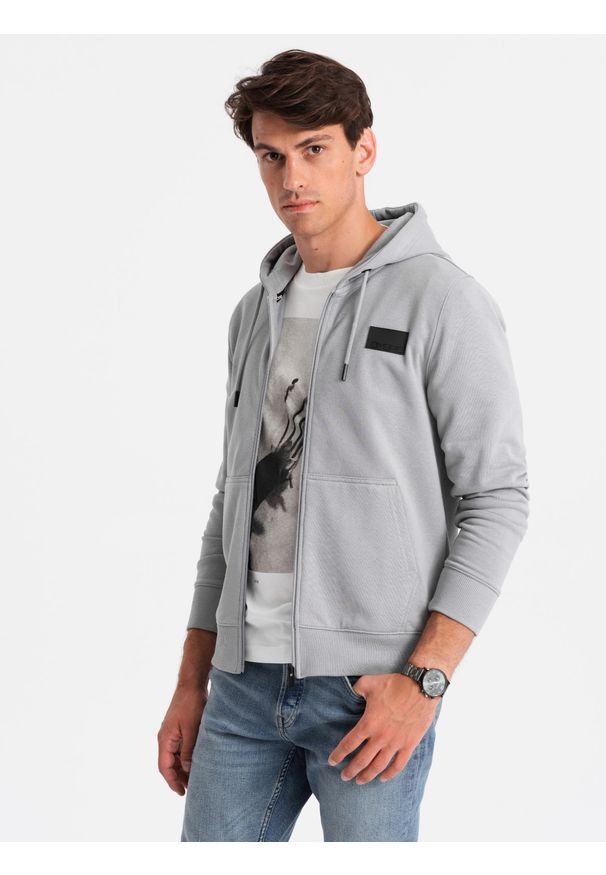 Ombre Clothing - Męska rozpinana bluza dresowa z kapturem i naszywką – szara V1 - Rozmiar: M. Okazja: na co dzień. Typ kołnierza: kaptur. Kolor: szary. Materiał: dresówka. Wzór: aplikacja. Styl: casual, klasyczny, elegancki