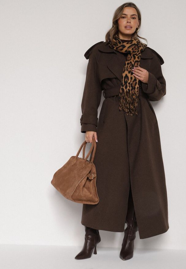 Born2be - Brązowy Wiskozowy Szalik w Panterkę z Frędzlami Vetivada. Okazja: na co dzień. Kolor: brązowy. Materiał: wiskoza. Wzór: motyw zwierzęcy. Styl: casual, elegancki