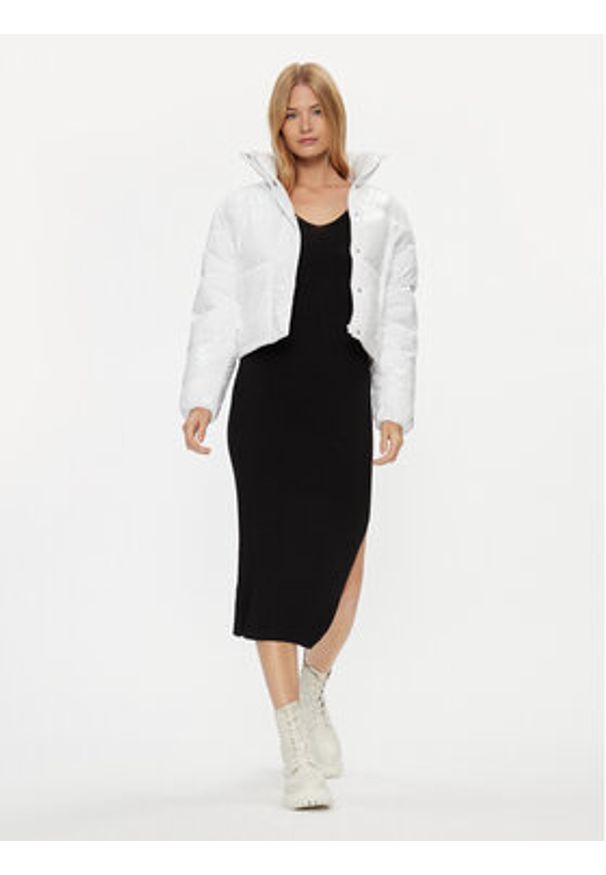 only - ONLY Sukienka dzianinowa 15302348 Czarny Regular Fit. Kolor: czarny. Materiał: dzianina, wiskoza