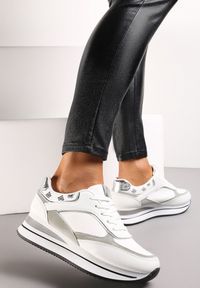 Renee - Białe Sneakersy na Grubej Podeszwie z Metalicznymi Wstawkami Venussa. Okazja: na co dzień. Kolor: biały. Obcas: na platformie #1