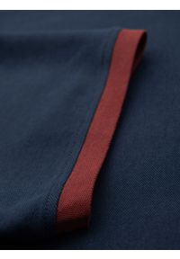 Ombre Clothing - T-shirt męski z kontrastowymi wstawkami i dekoltem w serek – granatowy V1 OM-TSCT-0198 - XXL. Okazja: na co dzień. Typ kołnierza: dekolt w serek. Kolor: niebieski. Materiał: dzianina, materiał, bawełna. Długość: krótkie. Styl: sportowy, casual #5
