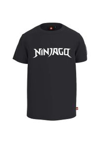 LEGO - Lego t-shirt bawełniany dziecięcy x Ninjago kolor czarny z nadrukiem. Kolor: czarny. Materiał: bawełna. Wzór: nadruk #1