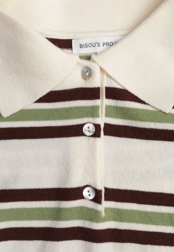 Born2be - Zielono-Kremowy T-shirt Typu Polo z Wiskozą Ozdobiony Guzikami i Paskami Esefia. Okazja: na co dzień. Typ kołnierza: polo. Kolor: zielony. Materiał: wiskoza. Wzór: aplikacja. Styl: casual