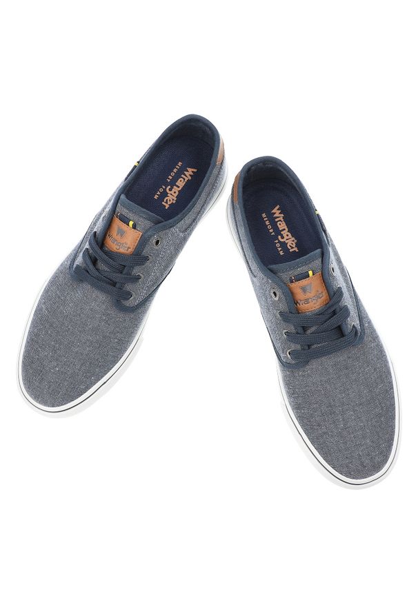 Szare Tenisówki Wrangler Modne Obuwie Męskie. Okazja: na co dzień. Zapięcie: sznurówki. Kolor: szary. Materiał: denim, materiał, skóra. Szerokość cholewki: normalna. Styl: elegancki, klasyczny, casual