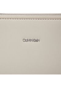 Calvin Klein Torebka Ck Must Medium Tote K60K612279 Beżowy. Kolor: beżowy. Materiał: skórzane