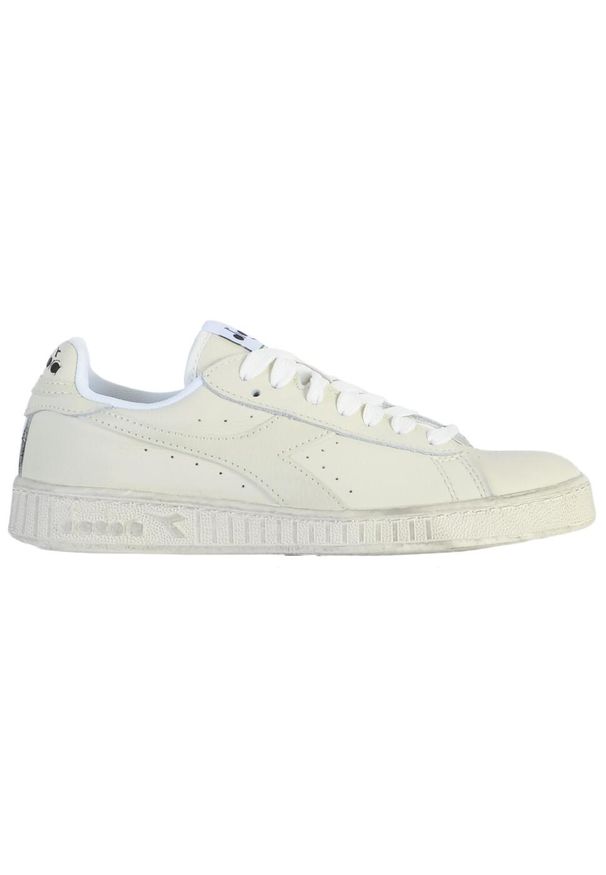 Sneakersy Diadora game l low waxed. Okazja: na co dzień. Kolor: biały. Materiał: zamsz, skóra, guma