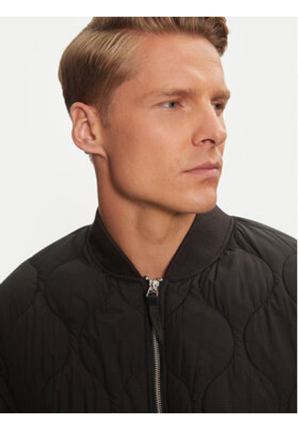 Jack & Jones - Jack&Jones Kurtka przejściowa Koda 12258385 Czarny Regular Fit. Kolor: czarny. Materiał: syntetyk