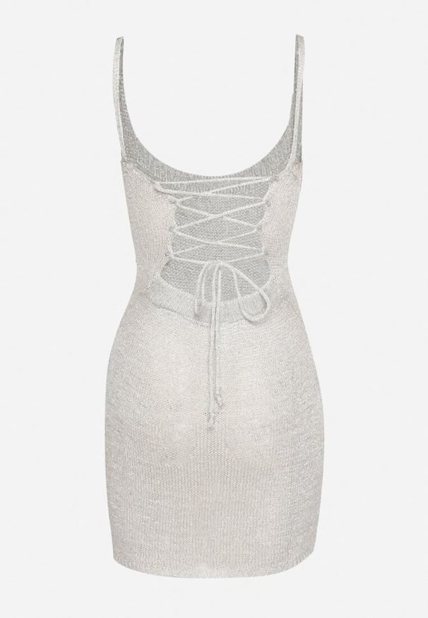 Born2be - Srebrna Dopasowana Sukienka z Metaliczną Nicią Liresine. Okazja: na co dzień. Kolor: srebrny. Długość rękawa: na ramiączkach. Wzór: aplikacja. Typ sukienki: proste. Styl: casual, klasyczny