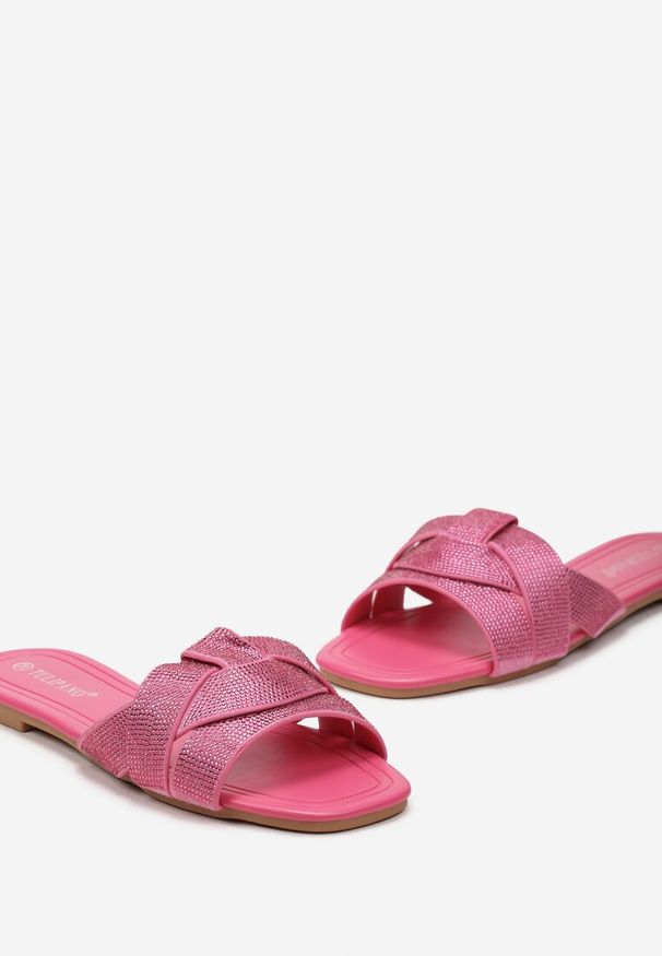 Born2be - Fuksjowe Płaskie Klapki z Przeplatanymi Paskami z Cyrkoniami Rioname. Kolor: różowy