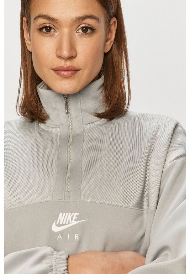 Nike Sportswear - Bluza. Okazja: na co dzień. Kolor: szary. Długość rękawa: długi rękaw. Długość: długie. Wzór: nadruk. Styl: casual