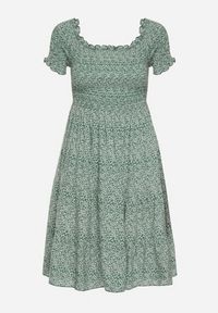 Born2be - Zielona Bawełniana Sukienka Typu Hiszpanka z Górą Marszczoną Gumkami z Falbanką Herira. Okazja: na co dzień, na spacer. Typ kołnierza: dekolt hiszpanka. Kolor: zielony. Materiał: bawełna. Długość rękawa: krótki rękaw. Typ sukienki: dopasowane, proste. Styl: klasyczny, casual #3