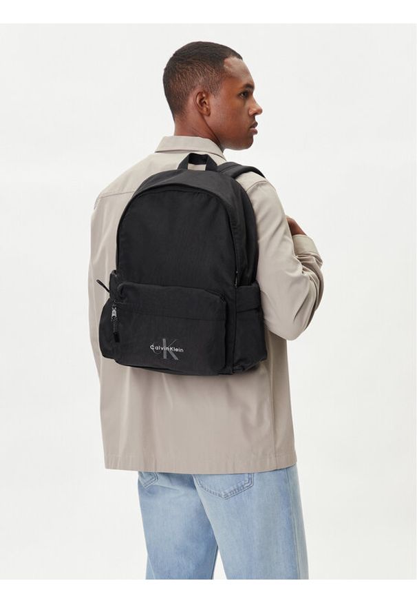 Calvin Klein Plecak Bold Round Backpack LV04D3114G Czarny. Kolor: czarny. Materiał: materiał