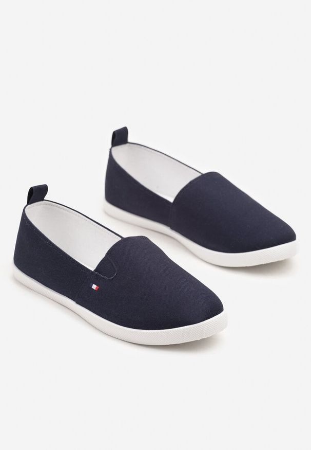 Renee - Granatowe Tenisówki Vices Basic z Materiałowymi Gumkami Aretela. Okazja: na co dzień. Kolor: niebieski. Materiał: materiał. Styl: casual, sportowy