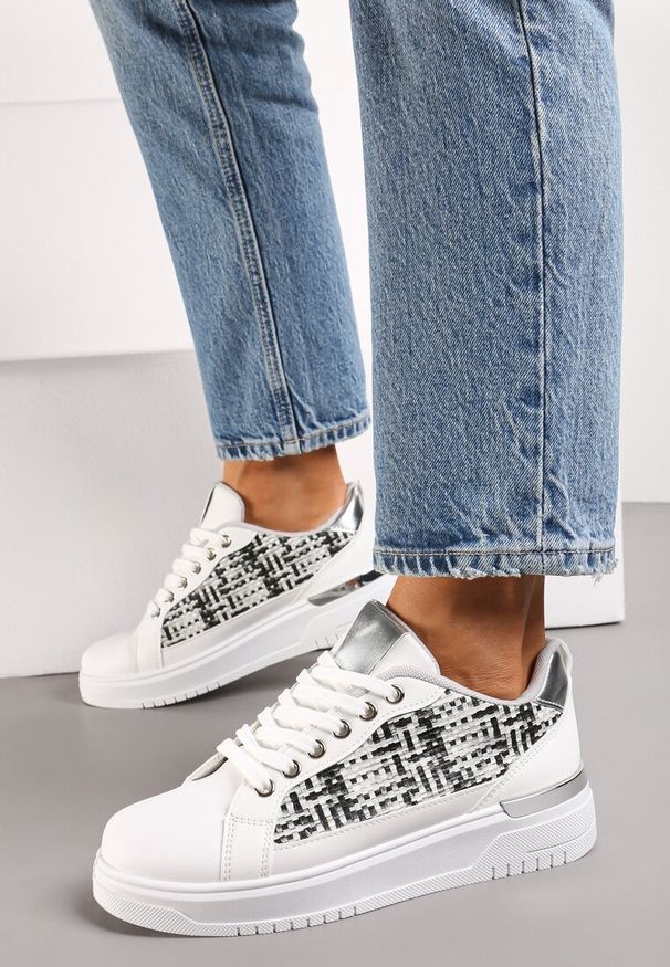Renee - Biało-Szare Sneakersy z Przeplataną Wstawką Olimua. Kolor: szary. Szerokość cholewki: normalna. Wzór: aplikacja