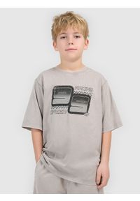 4f - 4F T-shirt loose z nadrukiem chłopięcy - szary 158/164 (12-14 lat). Okazja: na co dzień. Kolor: szary. Materiał: bawełna, materiał. Wzór: nadruk. Sezon: lato. Styl: casual, klasyczny #1