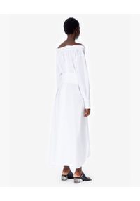 Kenzo - KENZO - Biała sukienka z hiszpańskim dekoltem. Kolor: biały. Materiał: bawełna. Długość rękawa: długi rękaw. Typ sukienki: asymetryczne. Styl: boho, wakacyjny. Długość: maxi #3