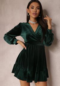 Renee - Ciemnozielona Sukienka Welurowa z Kopertowym Dekoltem Daka. Kolor: zielony. Materiał: welur. Sezon: zima. Typ sukienki: kopertowe #2