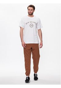 New Balance T-Shirt Sport Seasonal Graphic MT31904 Biały Relaxed Fit. Kolor: biały. Materiał: bawełna, syntetyk. Styl: sportowy #5