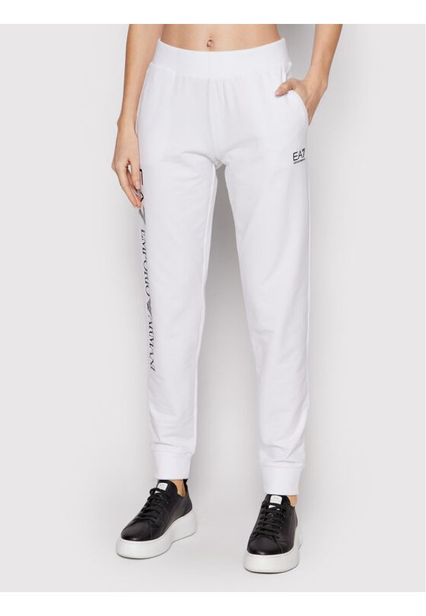 EA7 Emporio Armani Spodnie dresowe 8NTP85 TJCQZ 0102 Biały Regular Fit. Kolor: biały. Materiał: bawełna