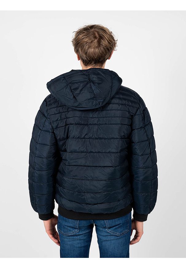 Pepe Jeans Kurtka "James" | PM402598 | James | Mężczyzna | Granatowy. Okazja: na co dzień. Typ kołnierza: kaptur. Kolor: niebieski. Materiał: poliester. Wzór: aplikacja. Styl: casual