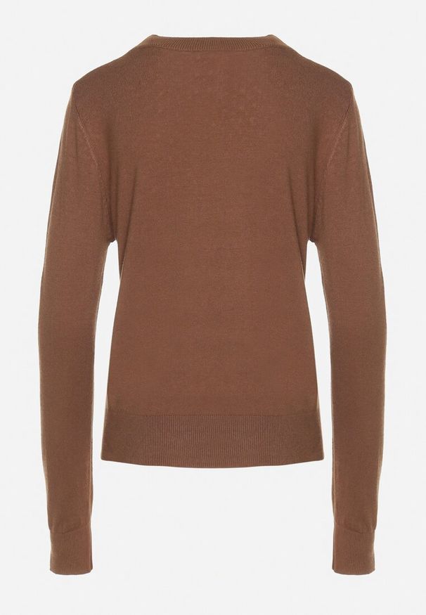 Born2be - Brązowy Sweter z Wiskozą o Prostym Kroju Zdobiony Cyrkoniami Edaritha. Okazja: na co dzień. Kolor: brązowy. Materiał: wiskoza. Długość rękawa: długi rękaw. Długość: długie. Wzór: aplikacja. Styl: casual, klasyczny