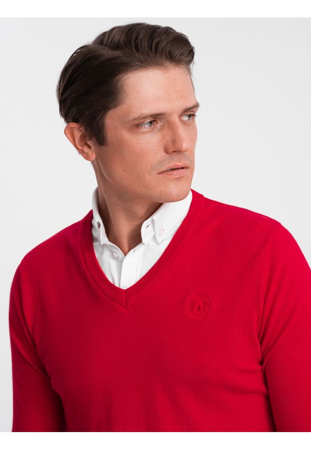 Ombre Clothing - Sweter męski z dekoltem "w serek" z koszulowym kołnierzykiem - czerwony V4 - Rozmiar: XL. Typ kołnierza: kołnierzyk koszulowy, dekolt w serek. Kolor: czerwony. Materiał: nylon, materiał, bawełna. Styl: klasyczny
