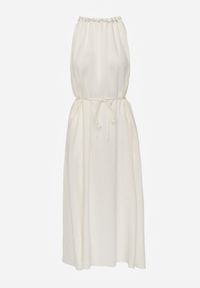 Renee - Jasnobeżowa Sukienka Bez Rękawów z Wiskozy z Ozdobnym Dekoltem i Wiązaniem w Talii Azeira. Okazja: na co dzień. Kolekcja: plus size. Kolor: beżowy. Materiał: wiskoza. Długość rękawa: bez rękawów. Typ sukienki: dla puszystych. Styl: casual #5