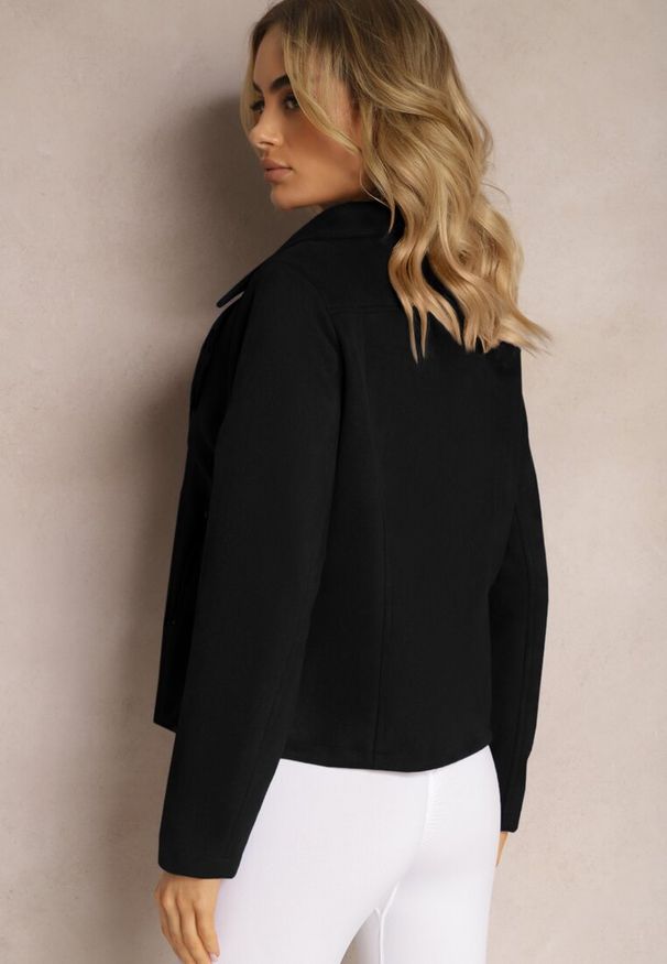 Renee - Czarna Asymetryczna Kurtka Ramoneska z Imitacji Zamszu Kmiya. Kolekcja: plus size. Kolor: czarny. Materiał: zamsz