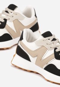 Born2be - Czarno-Beżowe Sneakersy Ozdobione Geometryczną Aplikacją Jenilitia. Nosek buta: okrągły. Zapięcie: sznurówki. Kolor: czarny. Wzór: geometria, aplikacja. Obcas: na obcasie. Wysokość obcasa: niski #5