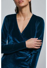 medicine - Medicine sukienka kolor zielony mini dopasowana. Kolor: zielony. Materiał: dzianina. Długość rękawa: długi rękaw. Wzór: gładki. Typ sukienki: dopasowane. Długość: mini #6