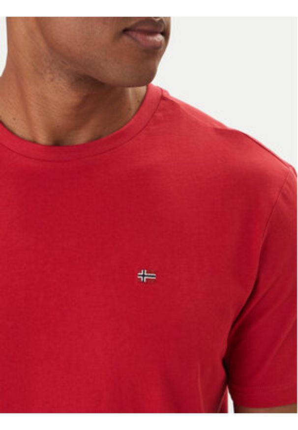 Napapijri T-Shirt Salis NP0A4H8D Czerwony Regular Fit. Kolor: czerwony. Materiał: bawełna