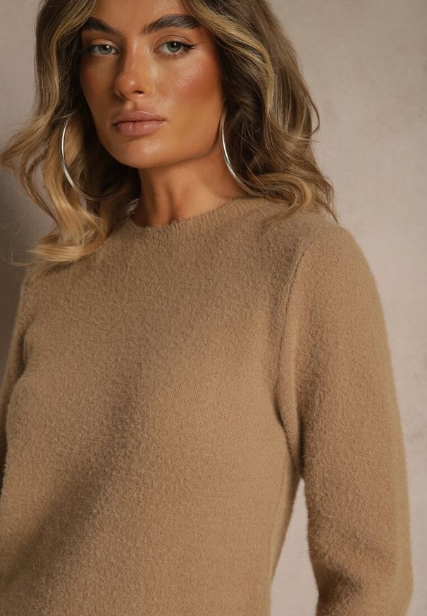 Renee - Ciemnobeżowy Sweter z Wełną ze Ściągaczami Furrive. Kolor: beżowy. Materiał: wełna