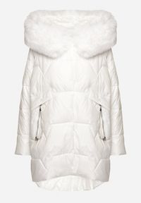 Born2be - Biała Pikowana Kurtka o Pudełkowym Kroju z Odpinanym Futerkiem i Ozdobnym Suwakiem Hedilina. Okazja: na spacer, na co dzień. Typ kołnierza: kaptur. Kolor: biały. Materiał: futro. Długość rękawa: długi rękaw. Długość: długie. Styl: casual, elegancki #4
